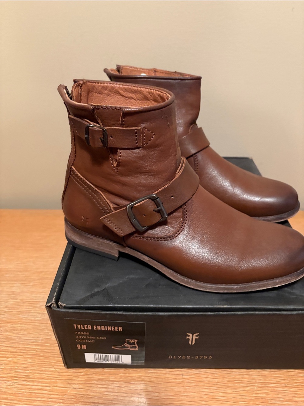 Frye  women’s boots size 9 excellent condition in box - Picture 4 of 5